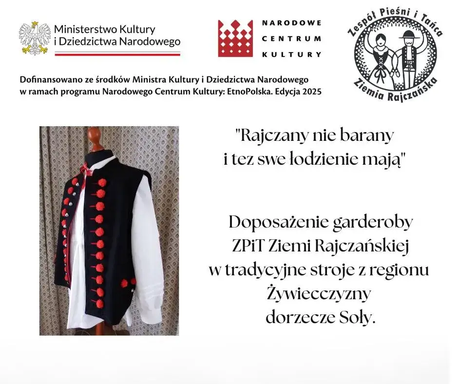 Informacje o programie dotacyjnym Ministerstwa Kultury i Dziedzictwa narodowego - "Rajczany nie barany i tez swe łodzienie mają". Obok tekstu widać góralską koszulę i kamizelkę powieszone na manekinie.